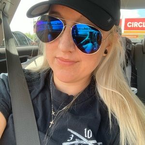 Meet your Posher, Randi